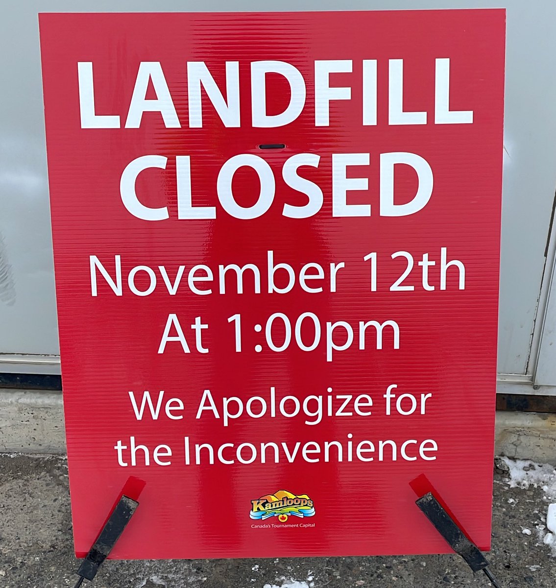 dandidani's tweet photo. Giving a heads up for early landfill closure Saturday, November 12. This closure is needed so CP Rail can replace the crossing below the landfill. @cityofkamloops #kamloops #landfill https://t.co/htchsYeSnO