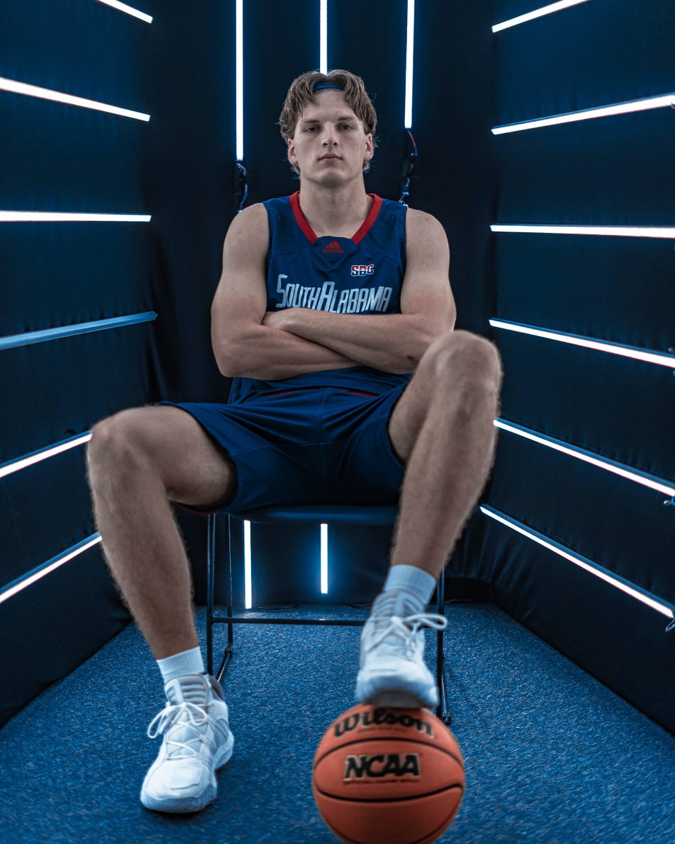 SouthAlabamaMBB's tweet photo. Get to know #️⃣2️⃣2️⃣ @owenwhite_22 😎

#BurnTheBoats 🚤🔥 https://t.co/LuWjCrgiCz