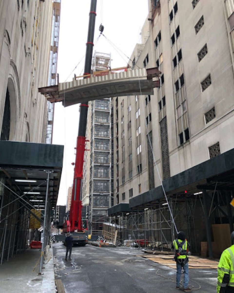 TPH_PS's tweet photo. We helped remove the skybridge over 24th St to help make way for the new One Madison Avenue construction project.

https://t.co/KRwTdoZImM
#cranes #construction #nyc #masterrigger #riggers #rigging #removal #bridge #onemadison #project https://t.co/Vq3lOYVdUY