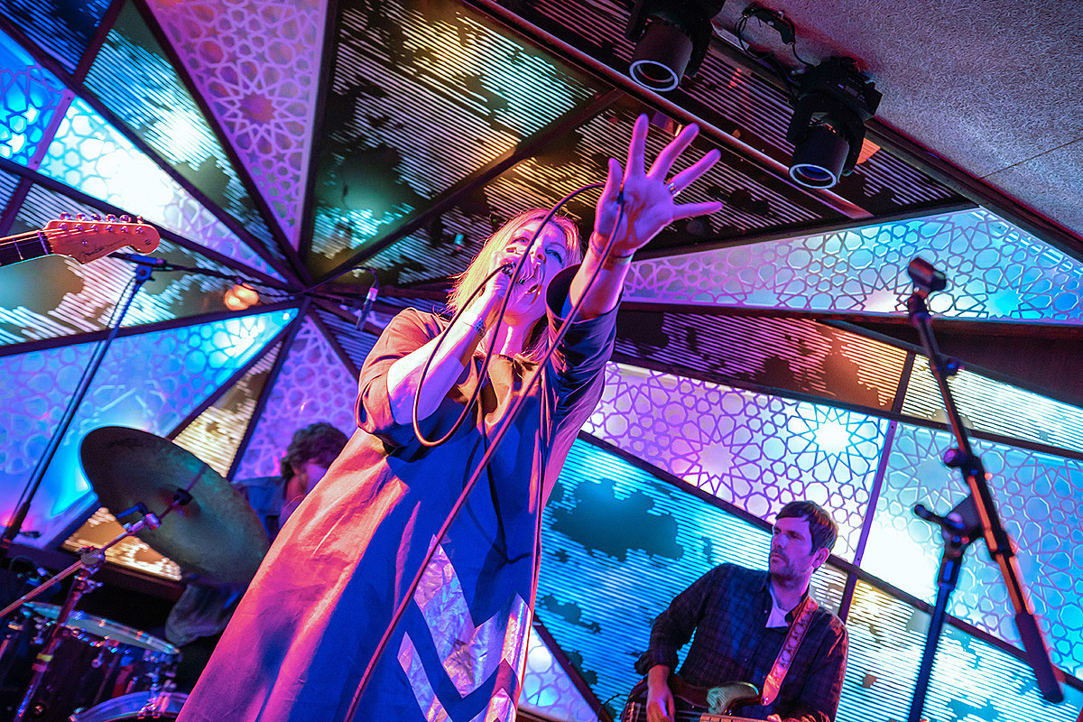 Jane Weaver wrapped up her North American tour at Brooklyn's The Sultan Room with Air Waves (pics, setlist) brooklynvegan.com/jane-weaver-pl…