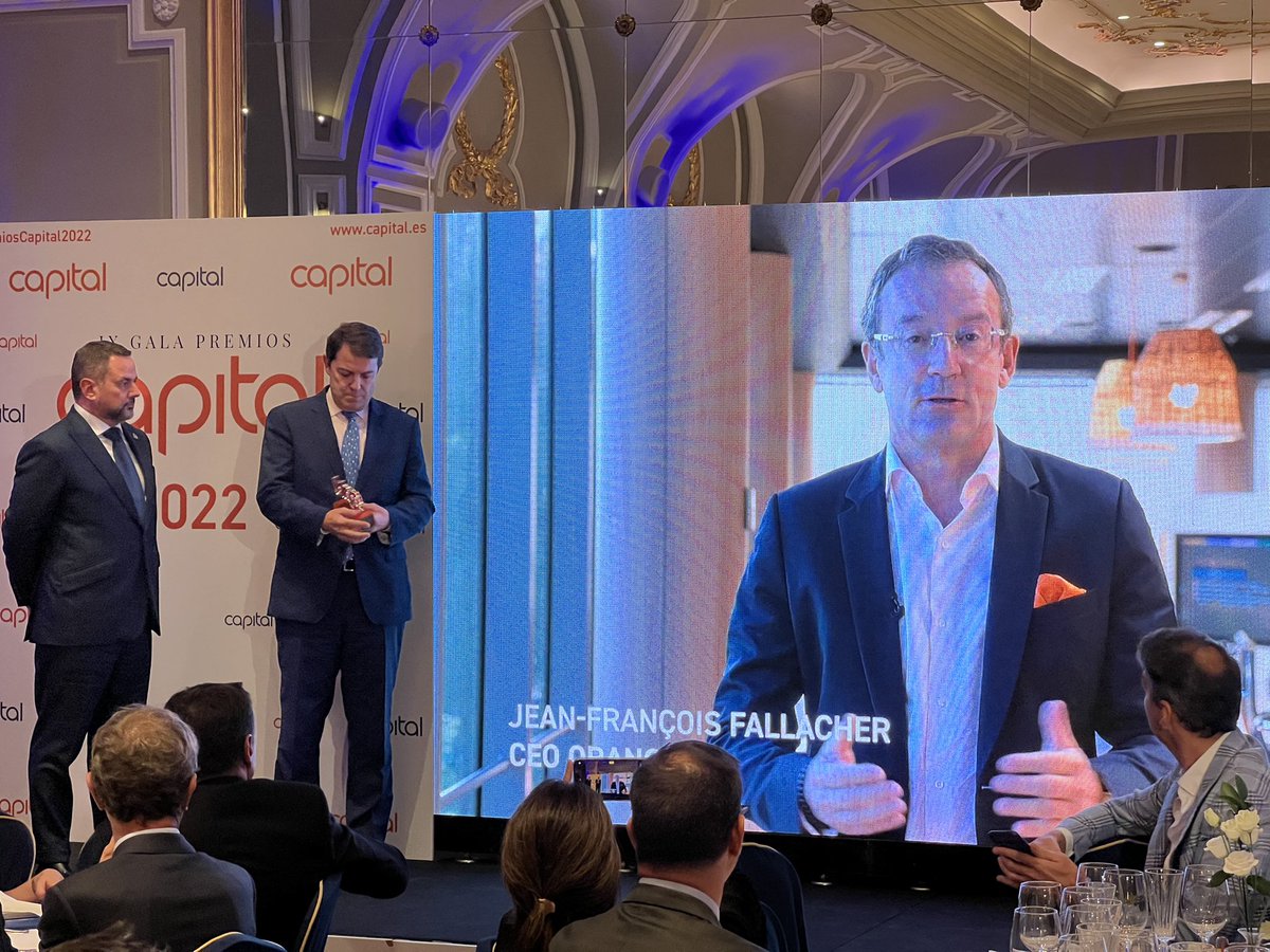 capital_revista's tweet photo. Jean-François Fallacher (@orange_es), Premio Capital a “Empresario del Año”. ¡Enhorabuena @fallacher! #PremiosCapital2022 👏🏆 https://t.co/NS2fkx1rdx