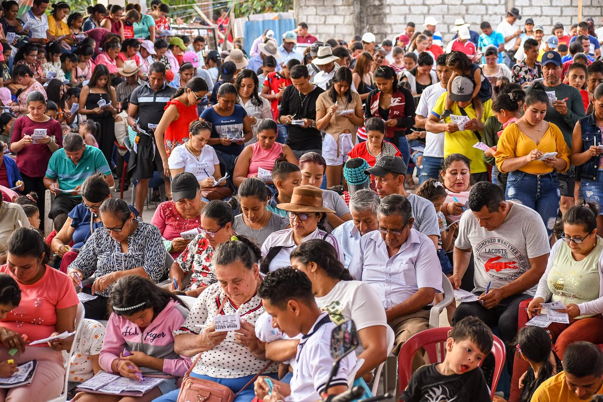 edumenpal's tweet photo. En el recinto Alejo Lascano de #Mocache hoy se jugó el Gran Bingo y Show Artístico gratuito, gracias a la organización de  Zoila Bustamante Cholota  se dieron varios obsequios cómo canastas de víveres y el premio mayor fue la entrega de una motocicleta 👏
#LaEsperanzaDeLosRios https://t.co/Pn3kF1Nr3d