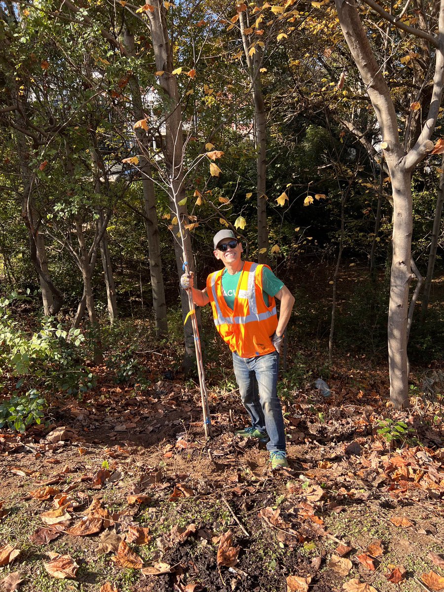 Acuity_co's tweet photo. A few highlights from Acuity’s @TreesAtlanta volunteer day this past Friday! Our team planted 65 trees 🌳❤️
#acuity #service #volunteer #trees #planting #treesatlanta #atlanta https://t.co/gEV3s3S1Hh