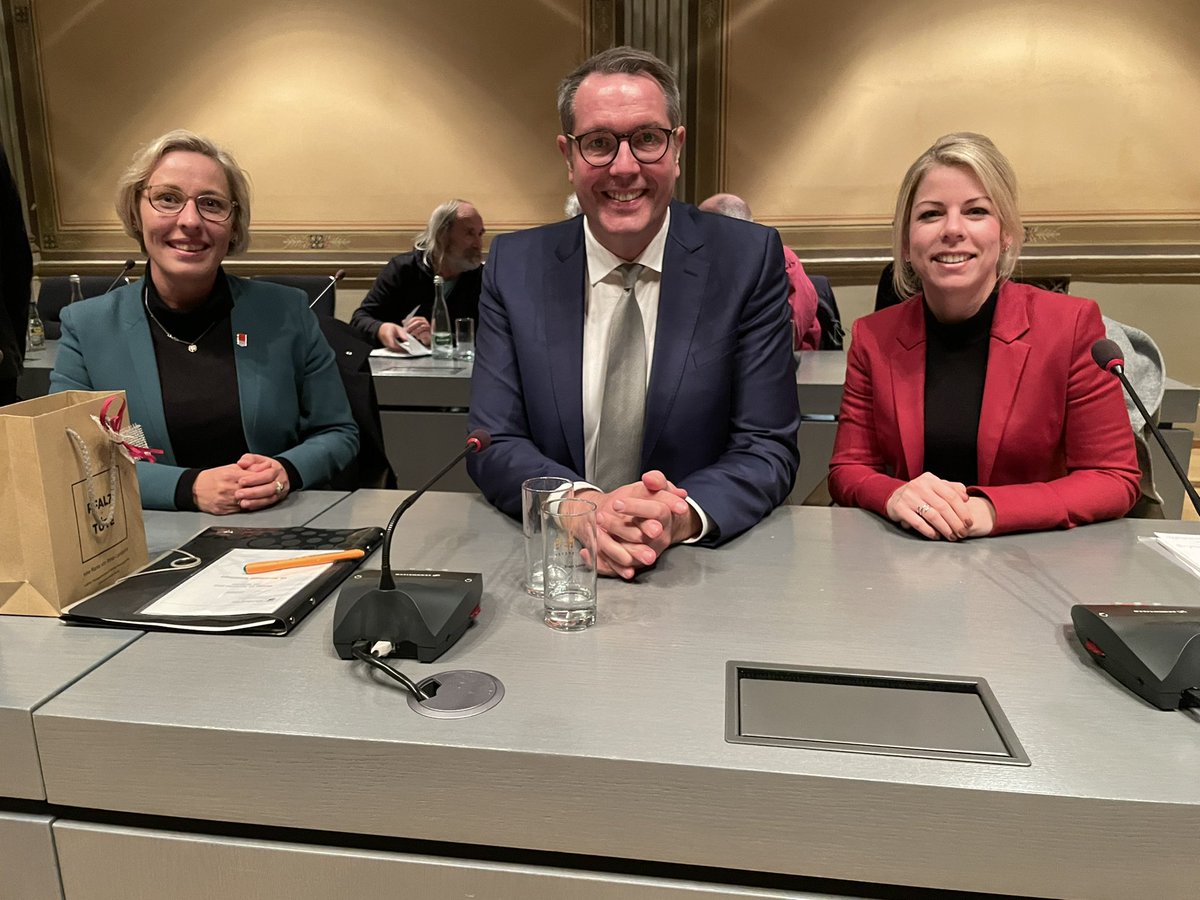 „Wertvoll arbeiten - menschenwürdig statt prekär!“ - gutes Motto der 10. Kurpfälzer Sozialtage. War gerne zur Debatte dort. Und schön OBin Steffie Seiler und Lana Horstmann, MdL zu treffen!