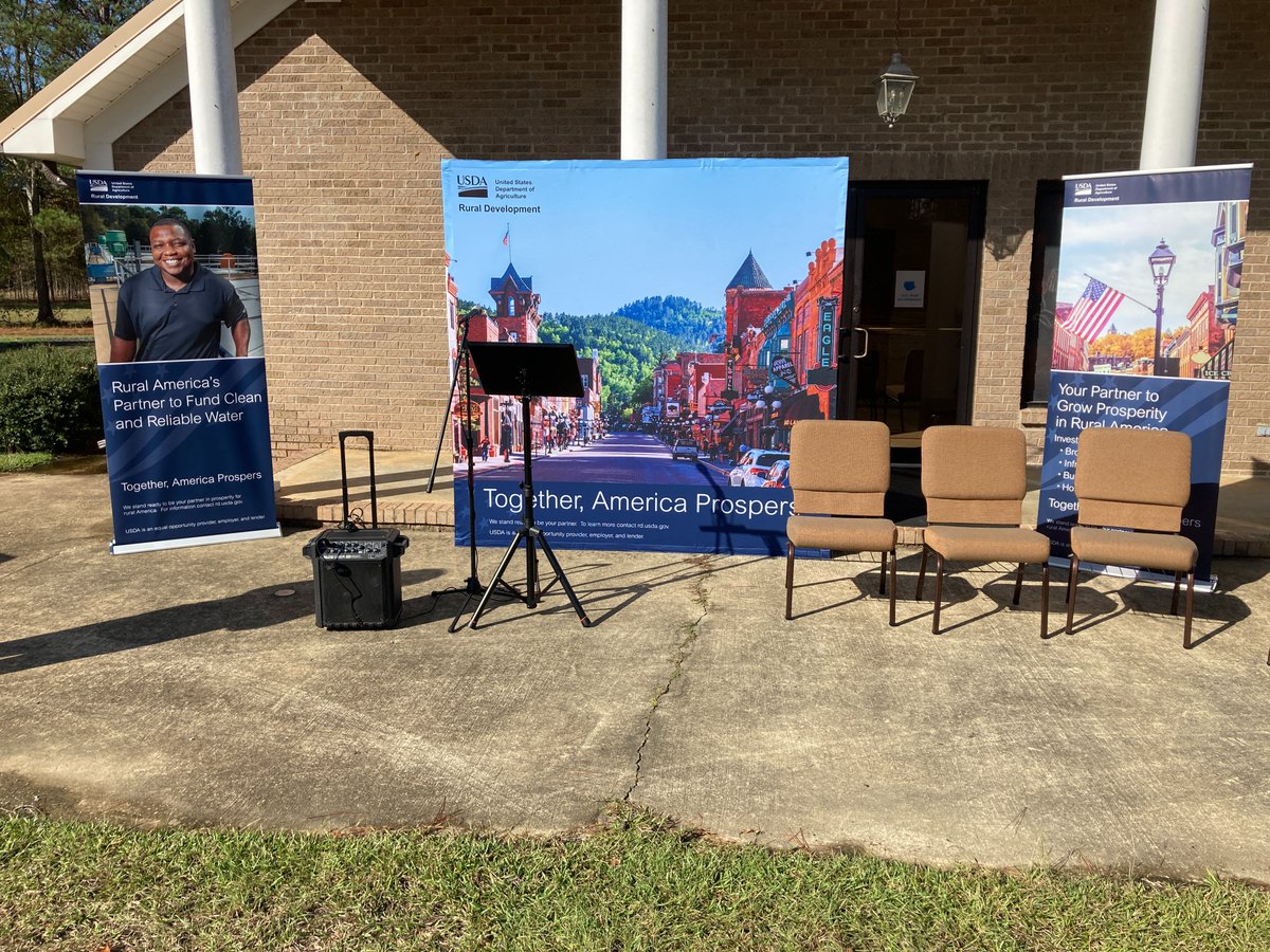 Today, @RD_Alabama State Director Nivory Gordon announced a USDA-funded $3.8 million expansion of the West Dallas Water Authority’s water system, to serve homes that don't have access to modern centralized water systems in Dallas County. Read more: rd.usda.gov/newsroom/news-…