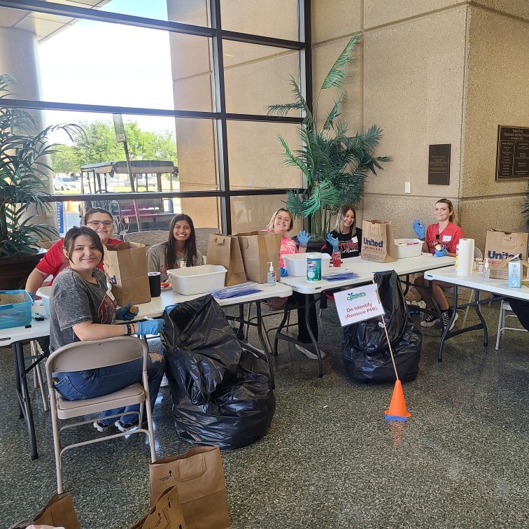 TTUHSC's tweet photo. Managed by @TTUHSCSOP, the Texas Panhandle Poison Center hosted three fall #MedicationCleanout events in Abilene, Amarillo and Lubbock last month. Across the three locations, more than 3,000 pounds of unused medications and 460 pounds of sharps were collected! https://t.co/5qzjHsZT5M