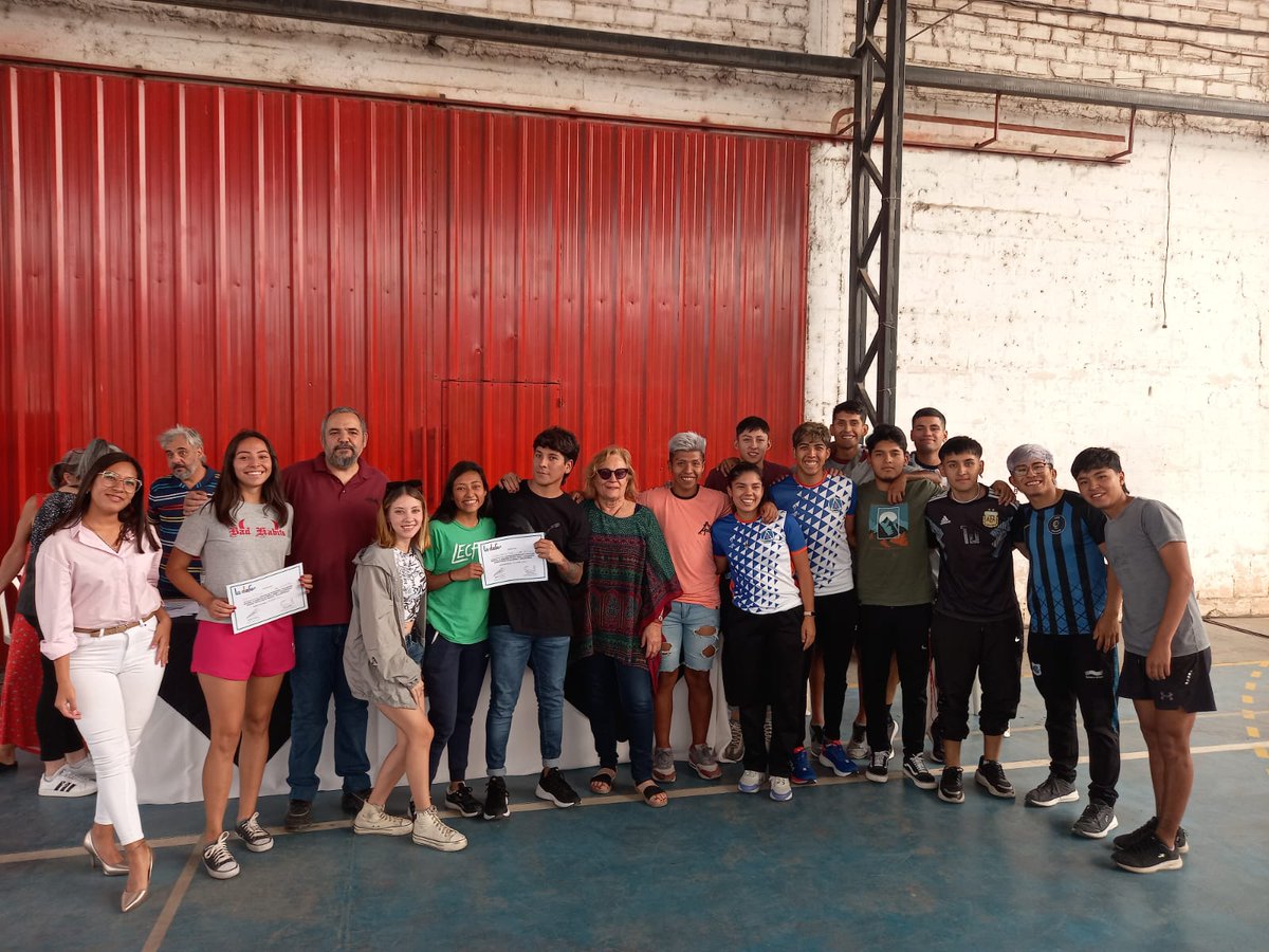 defensoria_nnya's tweet photo. #Jujuy
Área de Coord. con Organizaciones Sociales @defensora_nna hace entrega de diplomas a 560 personas, trabajadoras/es de clubes de barrio, merenderos y comedores por la capacitación brindada por La Defe en materia de Derechos de Niñas, Niños y Adolescentes. https://t.co/EKM4lhWr0d