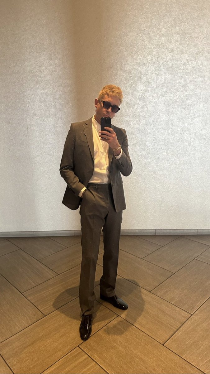 GEAZYARCHIVE's tweet photo. Burberry Gerry 💌 https://t.co/E3CZlFusKu