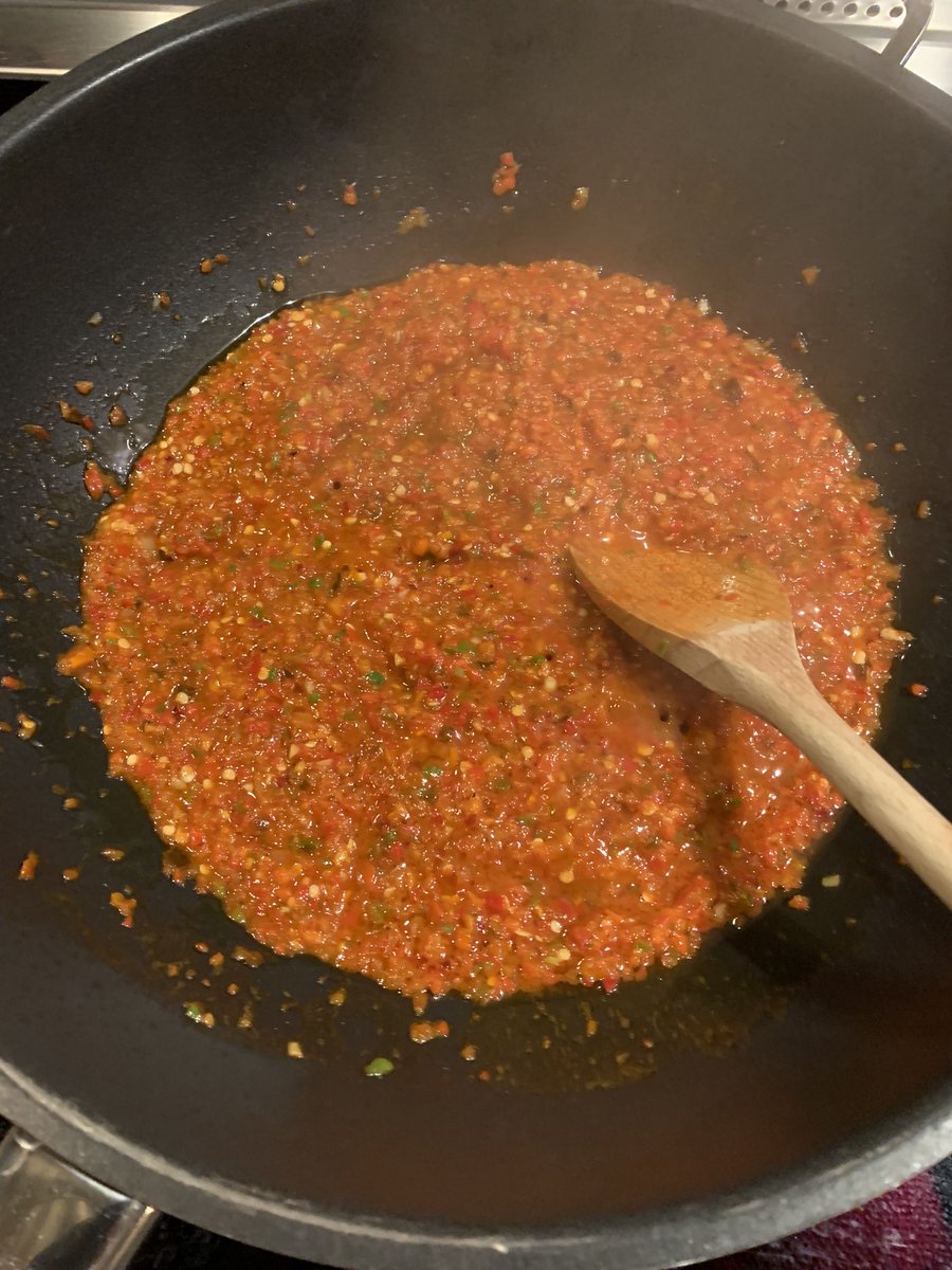 JstKnst's tweet photo. Een nieuw experiment, zelf sambal maken. Goed gelukt! 🔥🔥🔥😋 https://t.co/TiFkD5A7xD