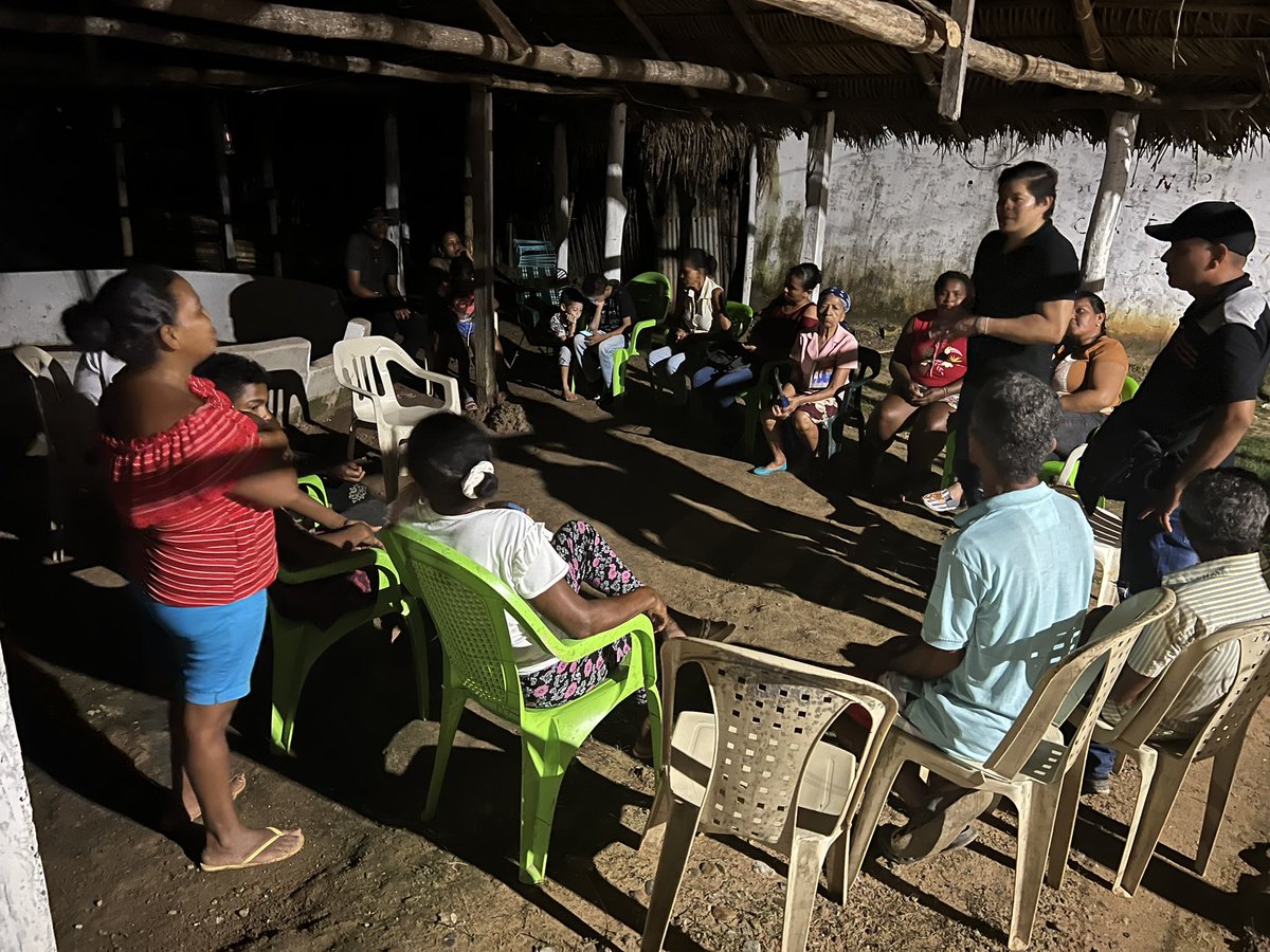 JhonFlorezJim's tweet photo. Dialogando con amig@s y líderes de Chiriguaná, Cesar.
#JuntosFlorecemos #ElCesarFlorece 
#PazTotal https://t.co/6DaiEeEVOv