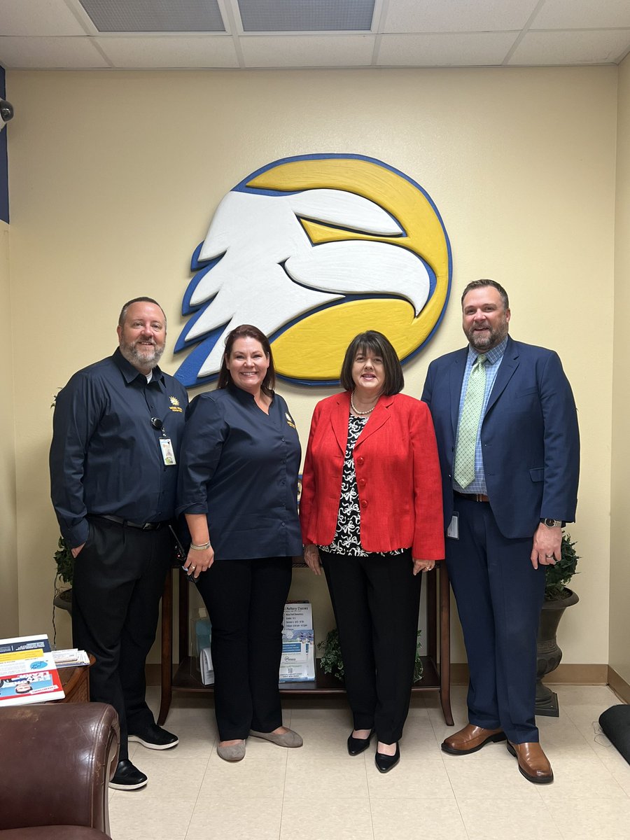MossParkES_OCPS's tweet photo. Loved having @maria_f_vazquez visit this morning! Stop by anytime! @clindlau @OCPSnews @Southeast_OCPS https://t.co/MDDrrGBlDx