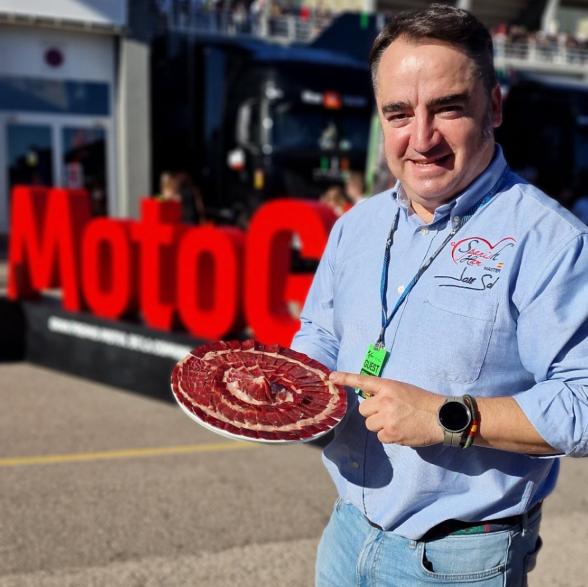 Bellotaham's tweet photo. We are so proud to serve our Jamón in the @MotoGP paddock area! @MRJoseSol was in @CircuitValencia selecting and serving Jamón for the most exclusive guests!
Let's enjoy the jamón!!!
#motogp #hospitalityindustry #VIP https://t.co/1NQ4in3VIM