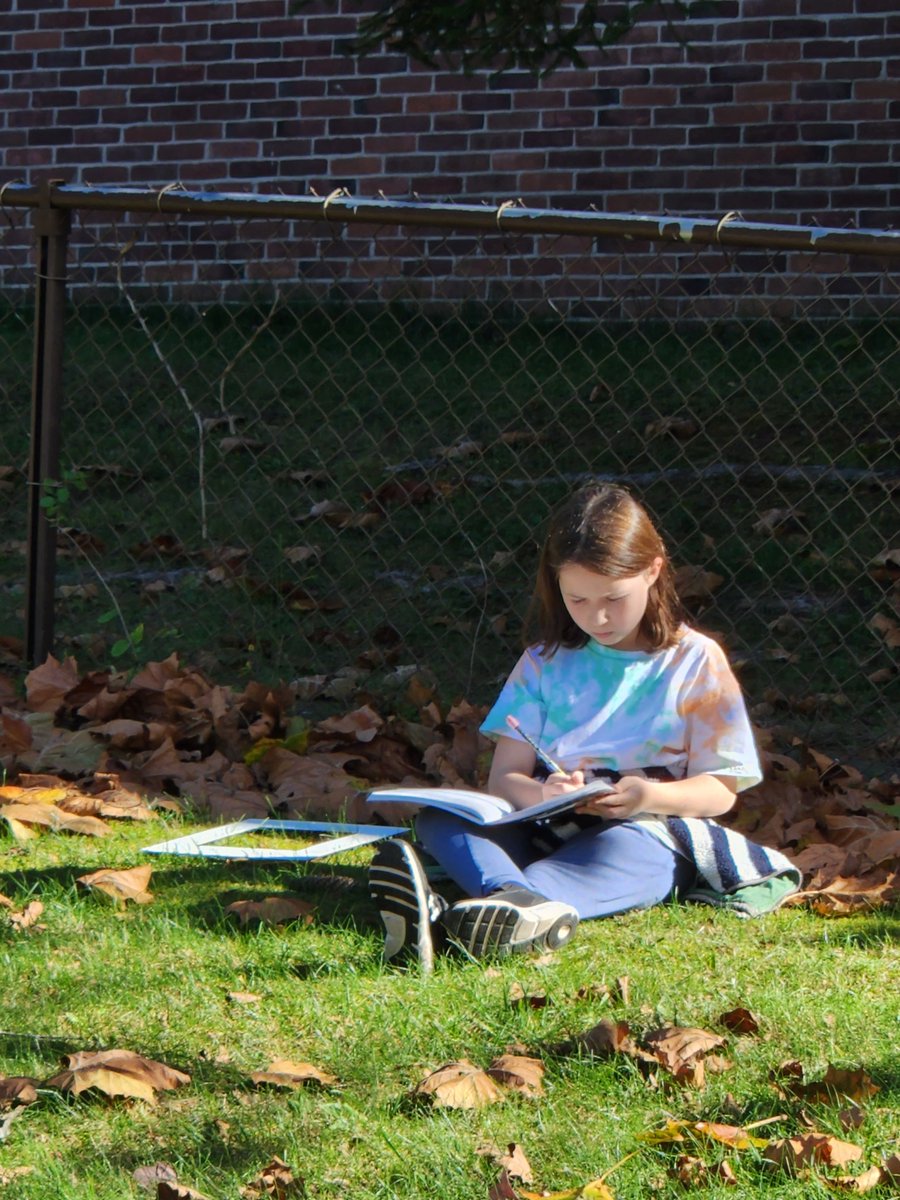HeatherRedin's tweet photo. A gorgeous day for some poem writing! Check out my students using view finders to locate the best spots in nature to describe in their poems! #wiltonwayct #wpscmsocial https://t.co/E4SgshrKOr
