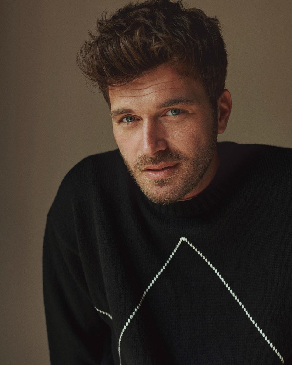 tvharikalari's tweet photo. #KıvançTatlıtuğ iki farklı diziyle seyirci karşısına çıkacak. İlki #AyYapım imzalı #ShowTv ekranlarında yayınlanacak olan #Aile dizisi diğeri ise #BKMFilm imzalı dijital platform #DisneyPlus'ta yayınlanacak olan #Organizeİşler'in dizi versiyonu. https://t.co/a3fWGfcKam