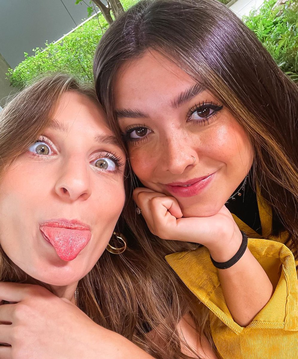 AccessGabie's tweet photo. E VEIO AÍ! Hoje as 19h temos Gabie Fernandes e Thalita Meneghim no @poccastoficial 😍 Quem vamos?! É Jajá. 
🔗 : https://t.co/csaU9tBjRE https://t.co/9rh9gWQNOH