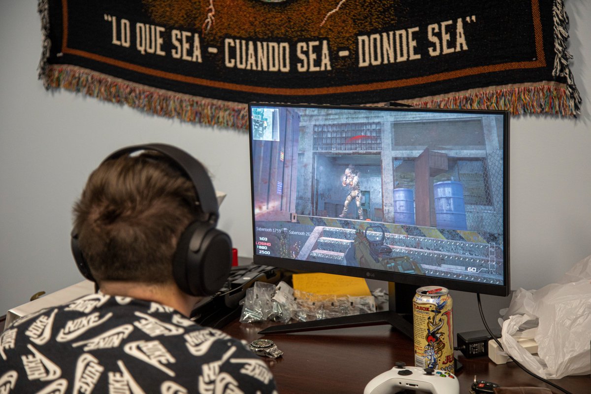 7thForces's tweet photo. #lafamilia
7th Special Forces Group (Airborne) Better Opportunities for Single Soldiers (BOSS) Program organizes a Call Of Duty Tournament for soldiers and their families on Camp “Bull” Simons, Fla., Nov. 5, 2022.
#COD | #bossevent | #Strongertogether | #buildingbounds | https://t.co/G6X2CqEH3y