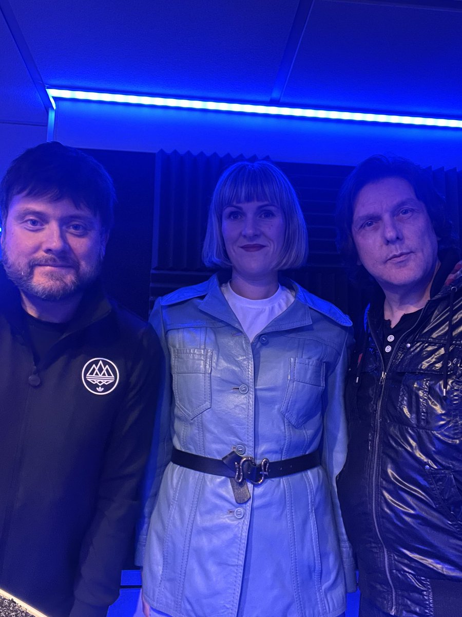 Big thanks to <a href="/dreamsofdelvaux/">Dreams of Delvaux</a> for coming on my show tonight <a href="/thehitmix/">The Hitmix 107.5 FM</a>