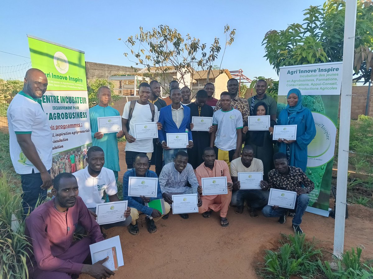 Ils sont vingt (20) et sont prêts à lancer leurs projets avicoles ou à améliorer les pratiques.
La prochaine formation sera le maraîchage.
#aviculture 
#maraichage