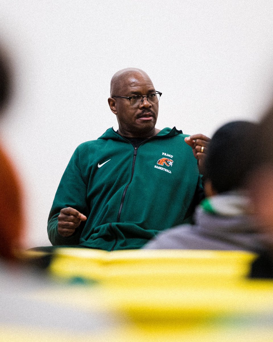 Oregon Men's Basketball tweet media