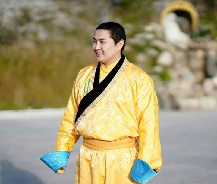 " Өглөө   бүрийг бусдыг жаргалтай байгаасай , би бусдад хор хүргэхгүй, аль чадахаараа тус больё гэсэн сэдлээр эхлүүлж , дадал болгох тусам сэтгэлдэх атаа хорсол , уур болон буруу сэтгэлийн хүч суларснаар сэтгэл амгалантай болох бөгөөд ,буян хураах болно"
Наро Банчэн гэгээн