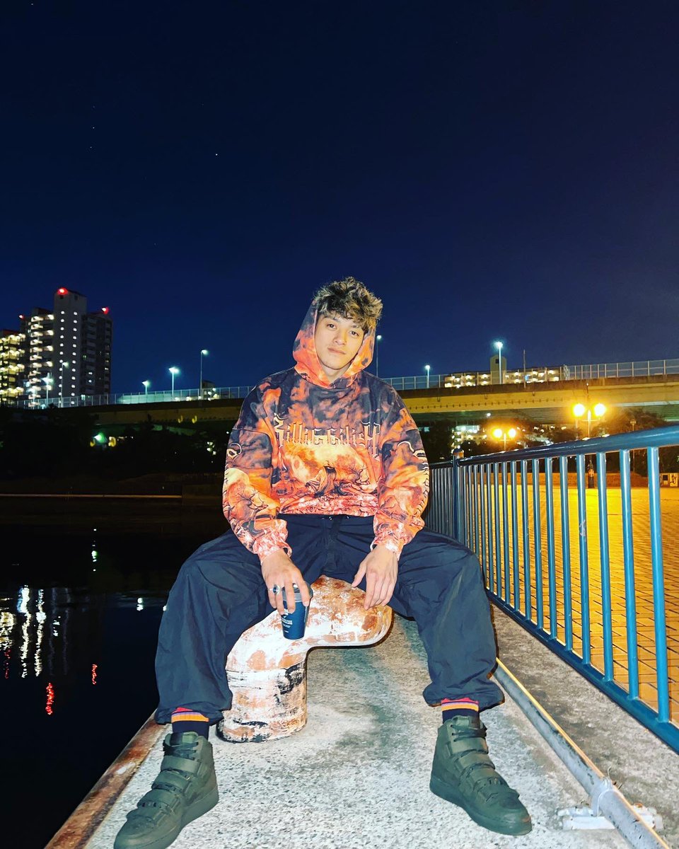 perda_pank95's tweet photo. BILLIE EILISH 🗽🇺🇸
#BillieEilish #Bershka #collaboration
#NIKE #airforce1 #streetphotography
#Twitterstyle #followme https://t.co/qCfZ898G4H