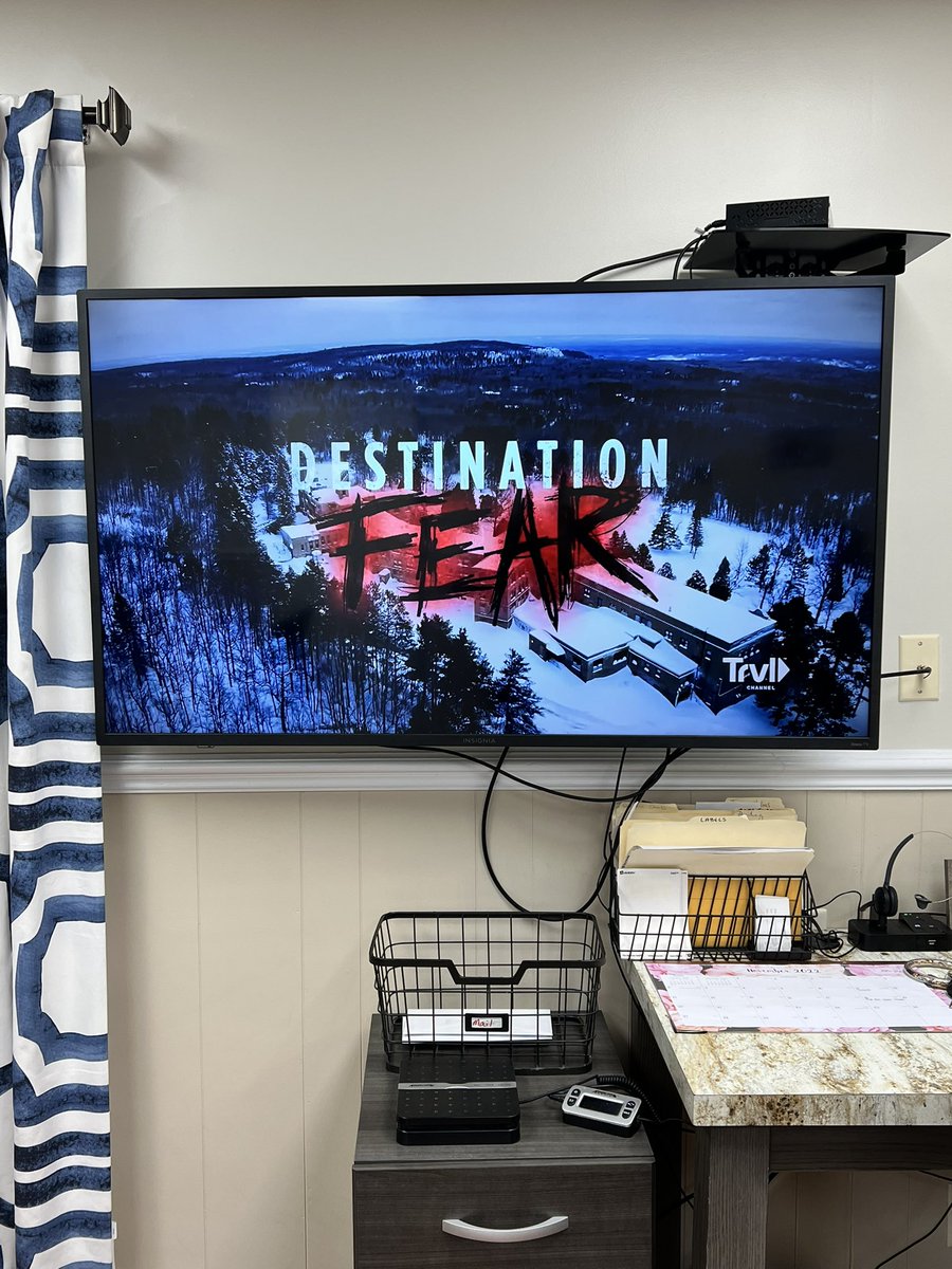 MadelineeMonroe's tweet image. working? at WORK? nah i’ll just watch #DestinationFear instead 😈

a new season of Destination Fear premieres November 25th on @travelchannel, but if you need your #FearFix, you can stream seasons 1-3 of Destination Fear &amp;amp; #TrailtoTerror anytime on @discoveryplus 👻👻👻