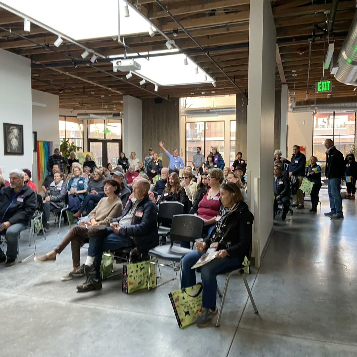 uwarf1's tweet photo. We are grateful for a succesfull UWARF Community Meeting - Graphite Arts Center-Edmonds!

We were able to hold our first discussion event on aiding the animals of Ukraine.

We need you help to help as many animals as possible! Go to https://t.co/M4mlg4mn6o to support us. https://t.co/qQzhBn1v21