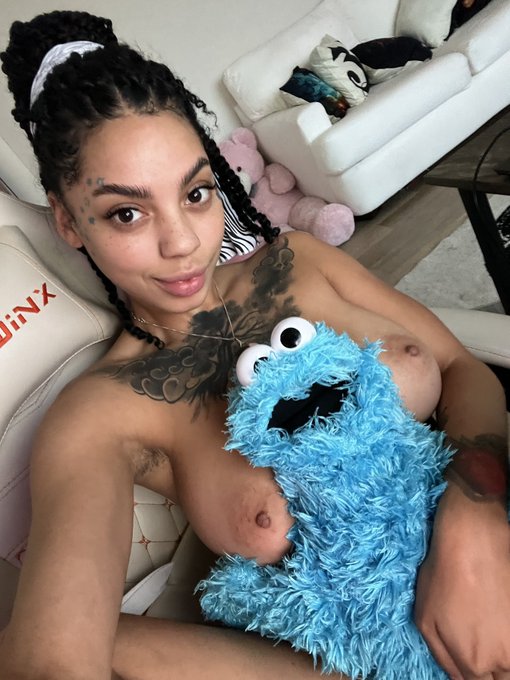 Did you know my #onlyfansFree is fr free #NuNew https://t.co/YdC3YrbY 😘 https://t.co/kjD98nbYJa