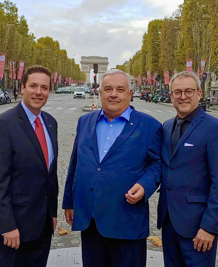 C’est un réel honneur de représenter les membres de l’Association hôtelière de la région de Québec à Paris, dans le cadre du Salon <a href="/Equiphotelparis/">EquipHotel Paris</a> 2022 qui compte plus de 100 000 participants!
