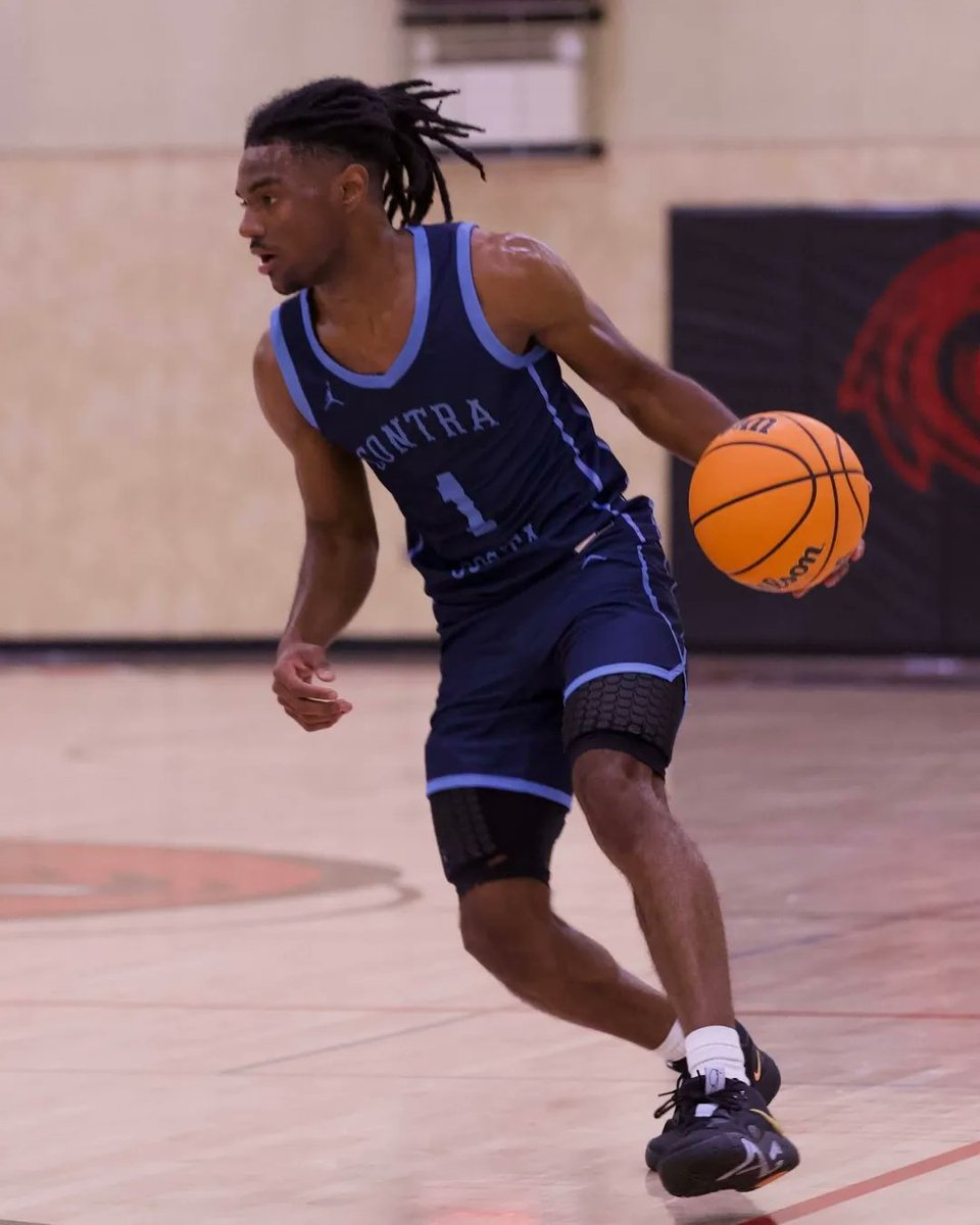 CCCMensHoops's tweet photo. Sophomore G Miles Lewis was named to the All-Tournament team of the Las Positas Tony Costello Tip-Off Classic after averaging 14 points, 6 assists, 4 rebounds, and 2 steals for the weekend, leading the Comets to a 2-1 record. #GOCOMETS ☄️ https://t.co/4iIT7PfKLZ