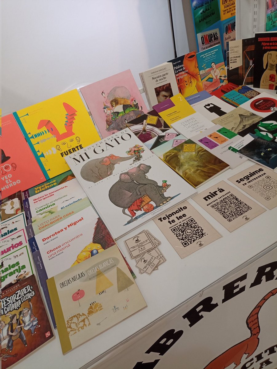 tejoncitomaya's tweet photo. Les compartimos un poco de nuestro estand en la Feria Provincial del Libro. Fue una gran experiencia 💜 https://t.co/rXg09DCDUv