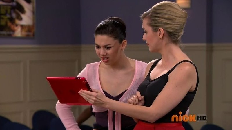 Eu mostrando pra minha amiga todas as fofocas que eu descobri stalkeando a pessoa que ela não gosta 🕵️‍♀️🔍 #TheThundermans