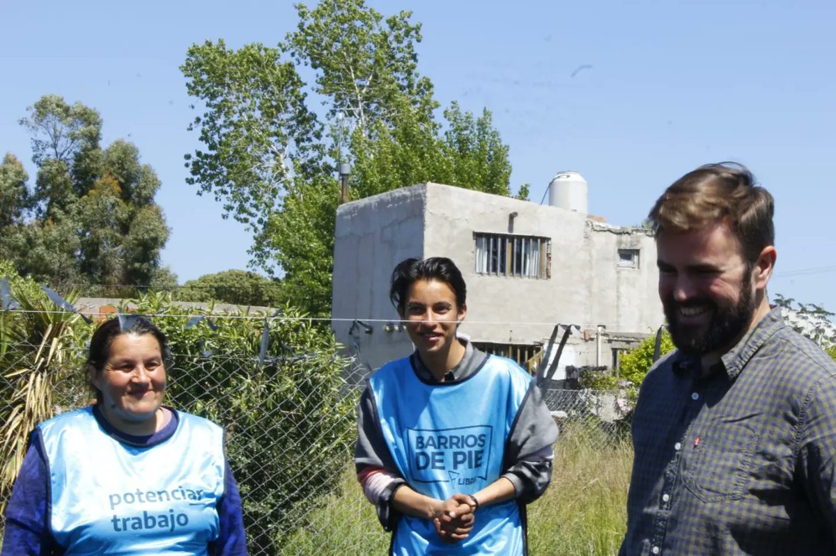 🚶‍♀️🚶 El dirigente local Rodrigo Blanco  visitó junto a Lore Quiroga la "Huertita de Pie", emprendimiento de un grupo de vecinos/as del Barrio San Patricio.

m.facebook.com/story.php?stor…