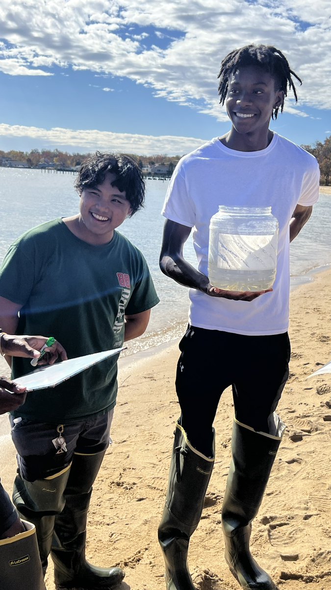 MeadeIB's tweet photo. Great day @chesapeakebay foundation with the DP science students! Checking in on the health of the bay! #group4project @principal_durr @MeadeHSAACPS https://t.co/hXXguZcaE8