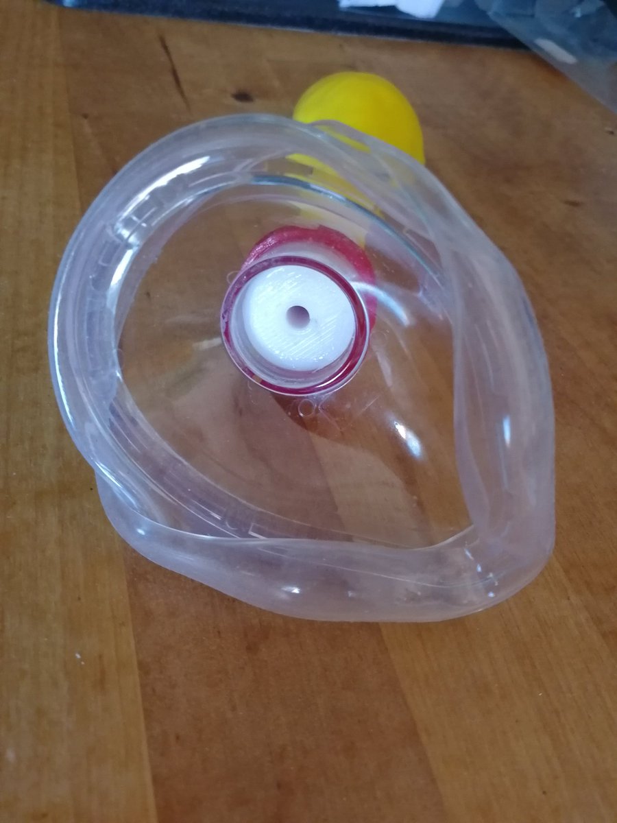 PAUSAFE2's tweet photo. A 3d printed mask to treat glue ear disease. For a 5 years old kid. Working great! 
#otovent #otitis #kids #glueear #3d https://t.co/26RlIGEYbV