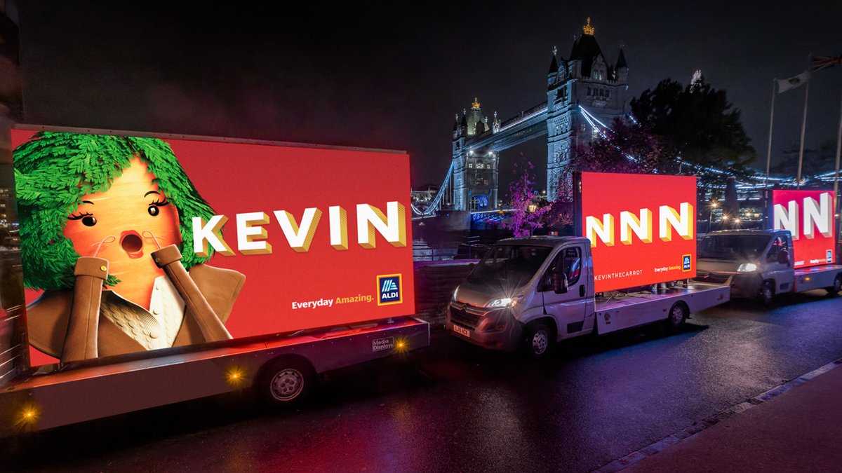 AldiUK's tweet photo. Katie shouting so loud, we had to get 3 vans to fit it😬 #KevinTheCarrot https://t.co/0dFSMajxyD