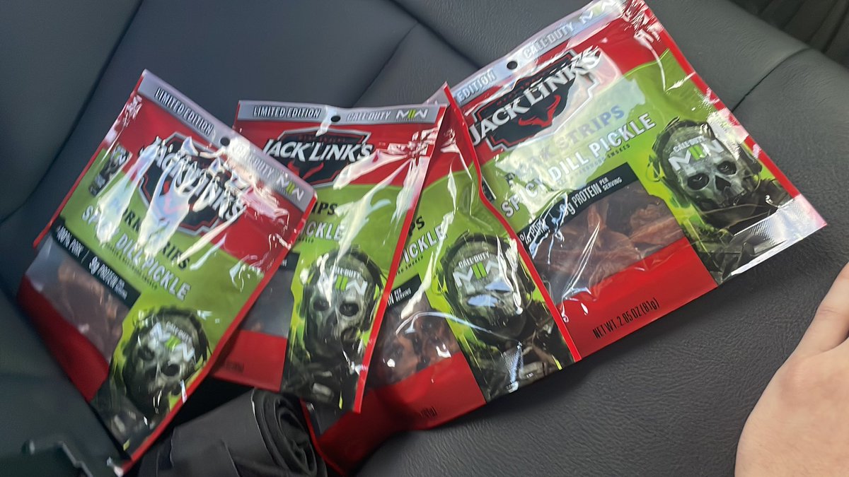 Imphyro17's tweet photo. Selling #ghillie suit from #jacklinks and #callofduty #cod #codmw2 #warzone #ghilliesuit https://t.co/xLWXaGZmG7