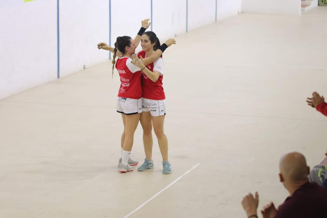 victoriadiez19's tweet photo. El sábado pasado junto con Marina representando al club de Bicorp nos proclamamos campeonas del autonómico de raspall parejas. Dar las gracias  a Marina por el gran campeonato que ha hecho y estoy segura que este será su primer campeonato de muchos. https://t.co/qqyelrwNru