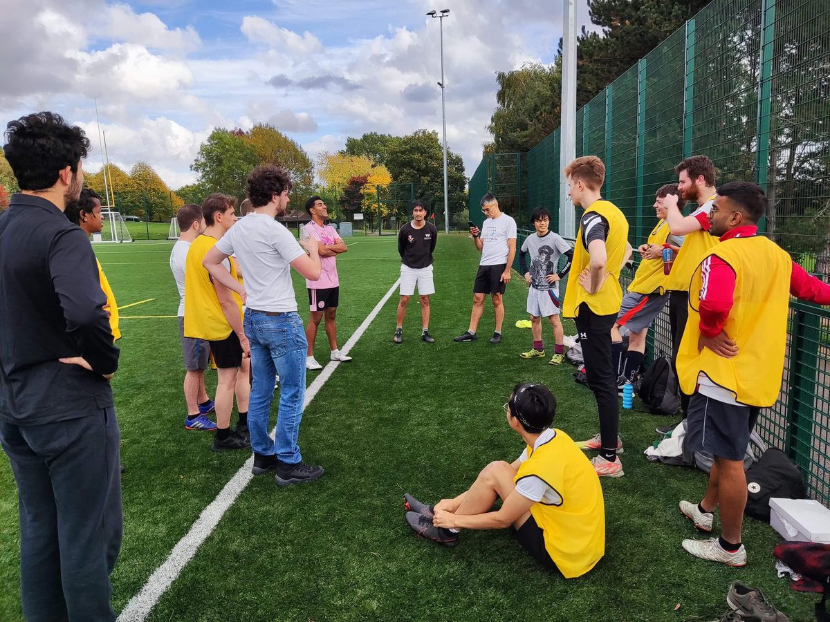 WarwickChessALM's tweet photo. 🥳Great to return to Cryfield Pitches in October, for a @WarwickChess Alumni vs. Chess Society (Football) match⚽️

The Alumni lost 7-2, but it was a delight to play, and witness how sporty the youthful chess players at Warwick University are!🏃

https://t.co/c0NIMq6hI6 https://t.co/41OzCSLW8H