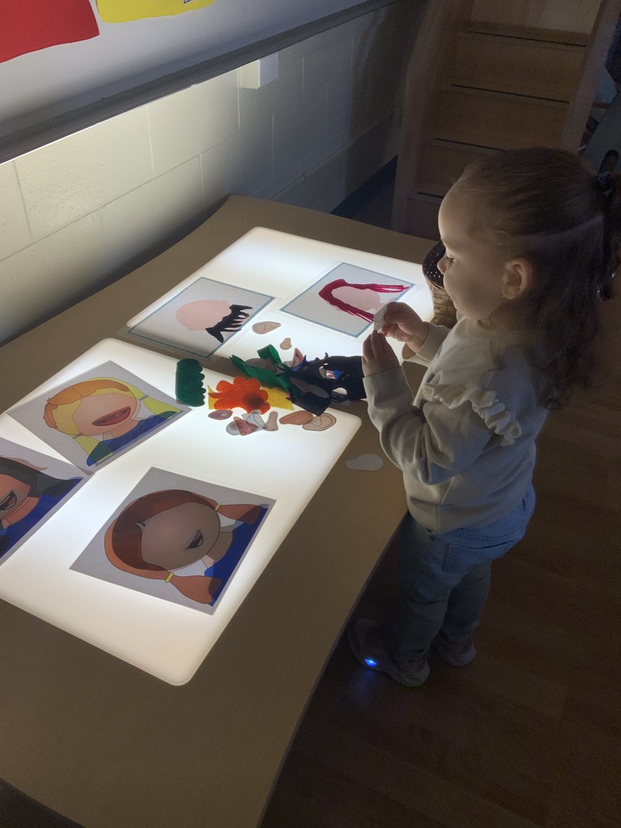IRECPreK's tweet image. 😜Funny Faces at the #LightTable😜 Using a variety of facial parts &amp;amp; pieces, we had fun constructing silly faces! We were discussing body parts, colours, &amp;amp; emotions as we played. #PreK @naturalpod @IREC1