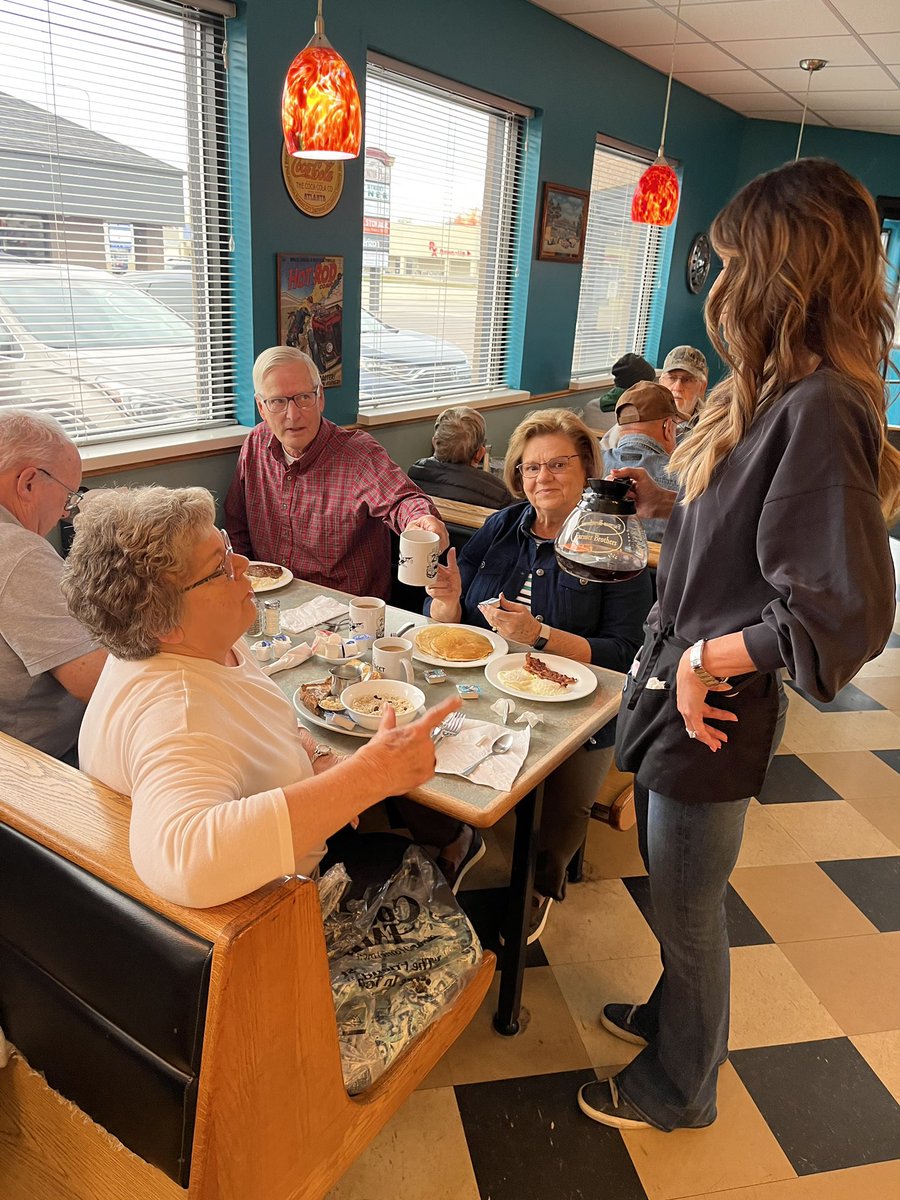 Kristi Noem on Twitter "I relived my days as a waitress at 2nd St