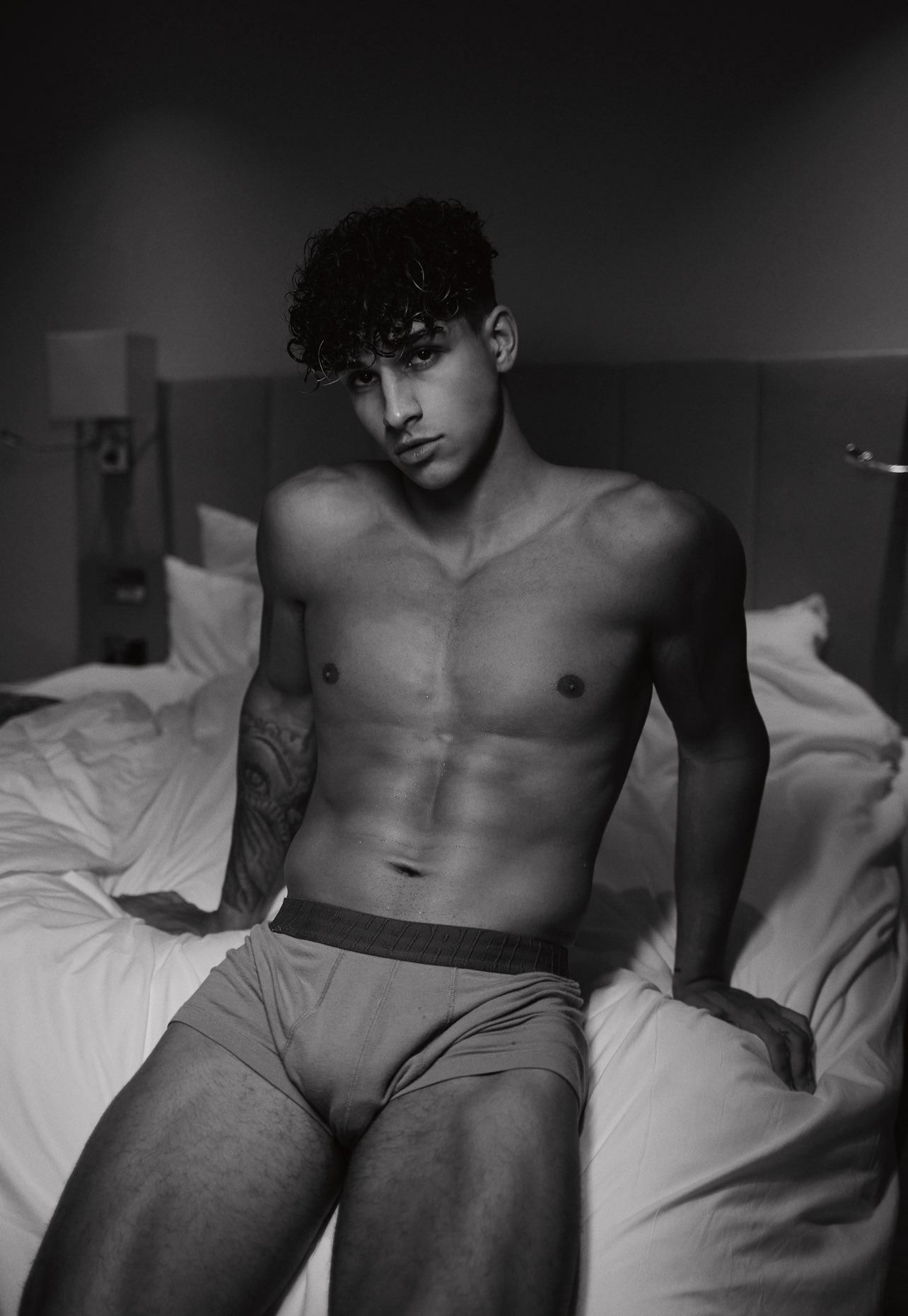 Sepanta Arya on Twitter: "What’s the first thing you noticed? 👀🍆 https