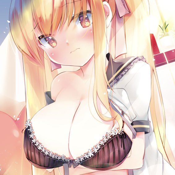 谷間は良い…😚
 #いいおっぱいの日 