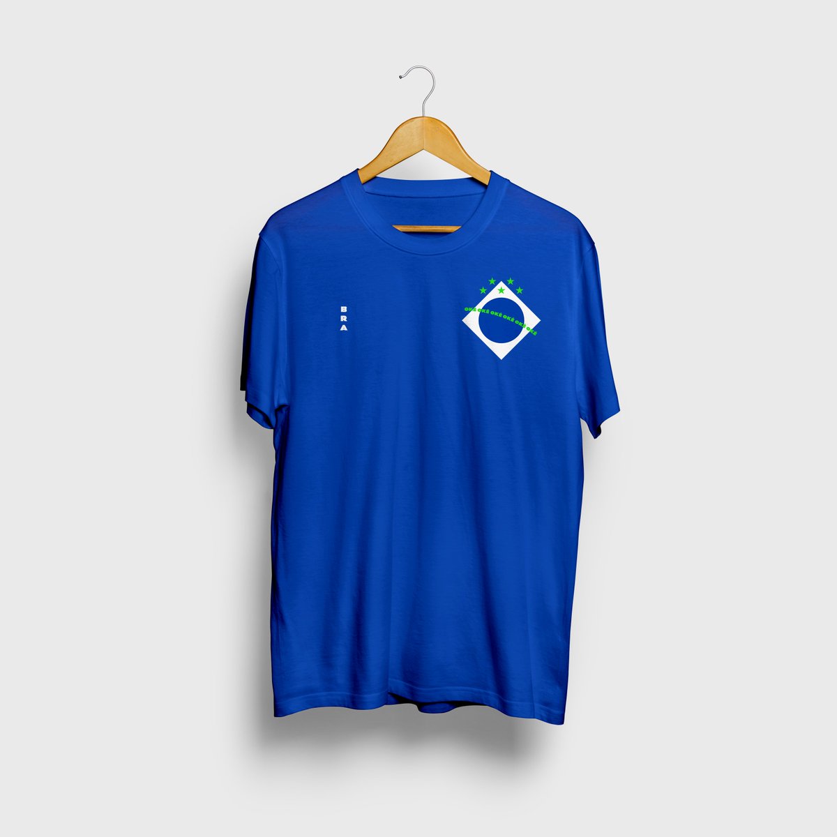 heystella's tweet photo. Olha eu aqui novo inventando moda. Tanta gente me pediu uma camiseta pra Copa, então vamo que vamo! R$ 55,00 no esquema de sempre. Tô fazendo novamente por demanda. Recebendo pedidos até quarta de manhã, ok? Xêro! https://t.co/AiEKlvdZHY