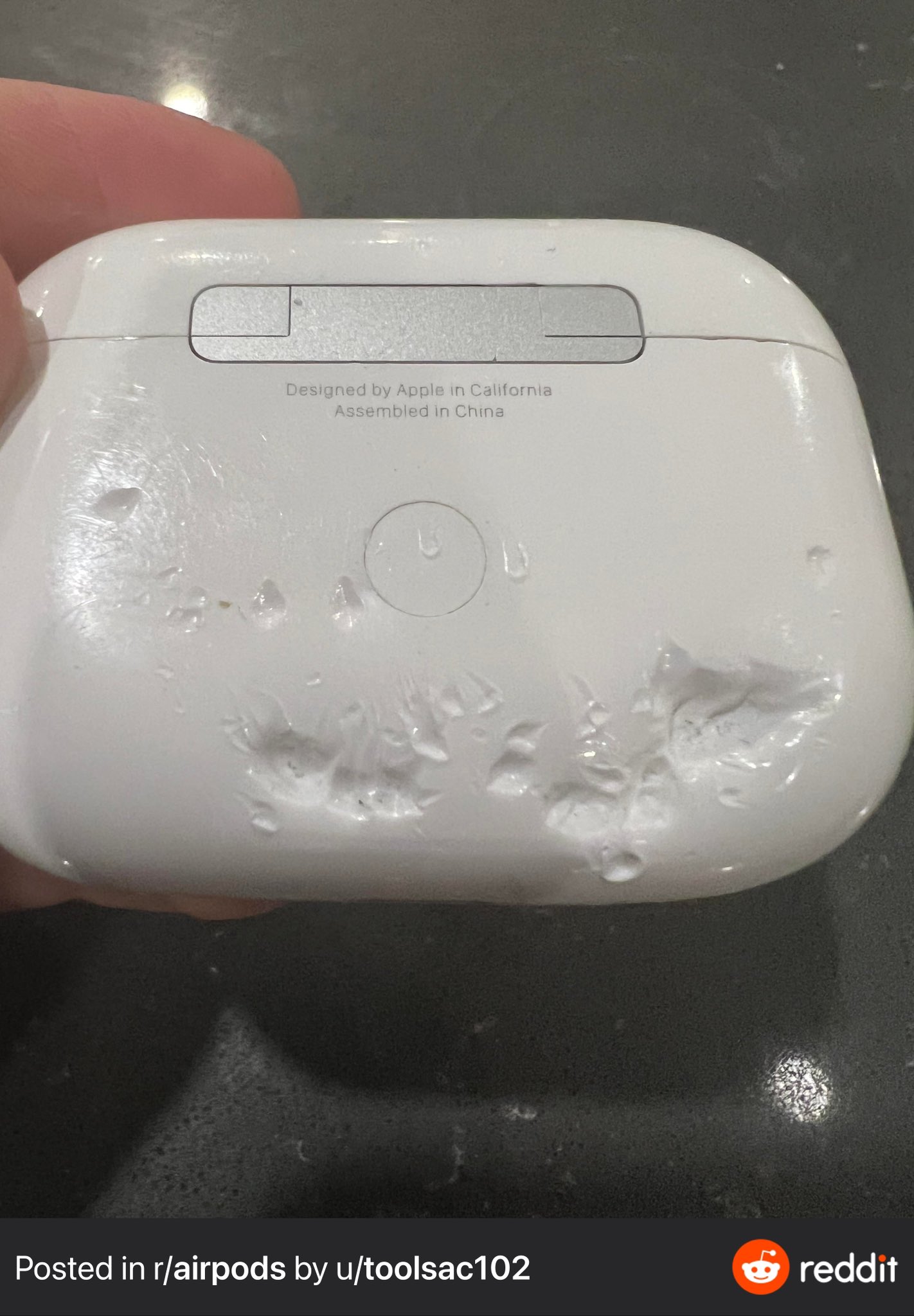 hylde firkant modtagende Liandr on Twitter: "A little nightmare 😩 AirPods chewed by dog. What would  be your reaction if you happened to have your AirPods case damaged like  this? https://t.co/csCk8eL89I" / Twitter