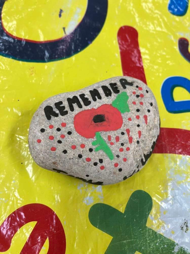 1stMeadowfield's tweet photo. This evening our Brownies have decorated stones of Remembrance, which they are going to place in our local community. #remembranceday2022 @GirlGuiding_DS @GirlguidingNEE @Girlguiding https://t.co/o4sT8ArCGo