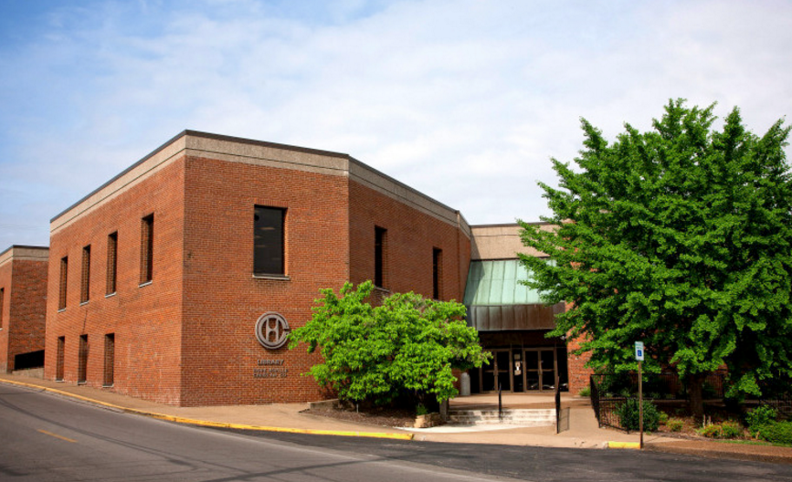 TerenaBell's tweet photo. Live in west Ky? Then step by my book signing tomorrow at the Hopkinsville-Christian Co Public Library from 11 am to noon. https://t.co/lw8psy274t #kyarts #kyauthors #tellmewhatyousee https://t.co/Ur0Zsstq33