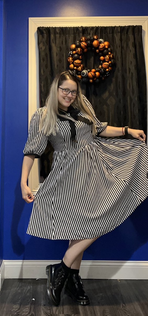 LHLogan1's tweet photo. Today’s outfit:
Dress: Hot Topic
Shoes: Dr. Marten’s
Glasses: Phoebe
Headband: Claire’s
#ILookLikeAProfessor #WomenInSTEM https://t.co/lzHTpUYn6q