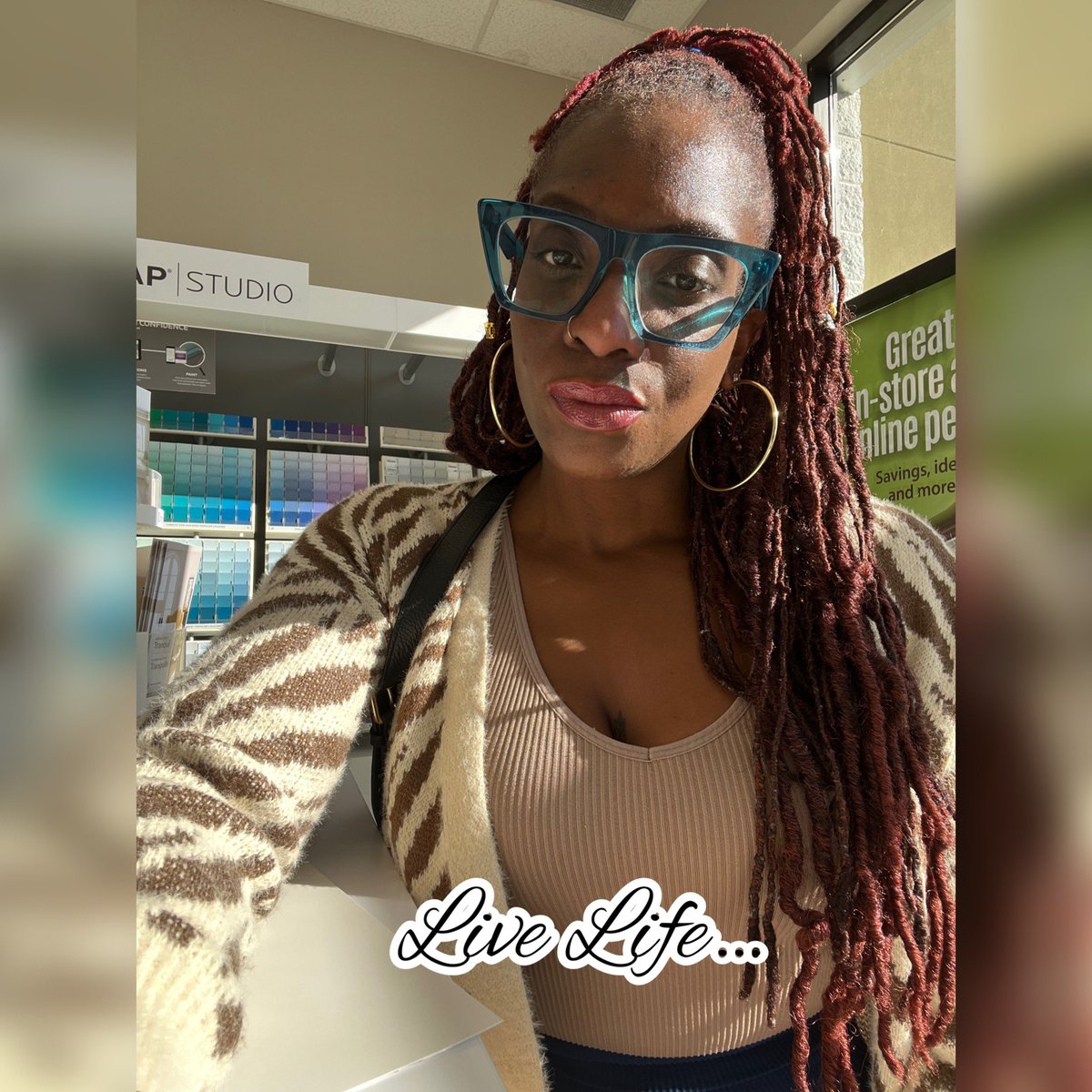 Live Life…
✅ Colourfully
✅ Boldly
✅ Courageously 
✅ Authentically 
✅ U.N.A.P.O.L.O.G.E.T.I.C.A.L.L.Y
#mondayvibes #mondaymindset #mondaymotivation #livelife #metomoi