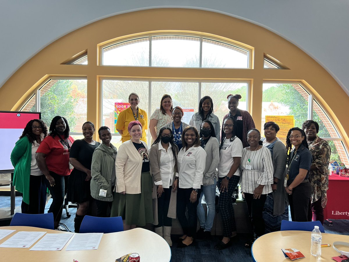 Ms. White 📚✨ tweet media